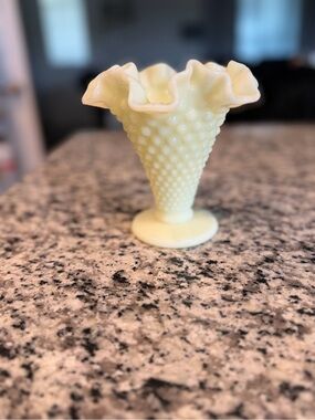 Fenton Hobnail custard Glass Vase